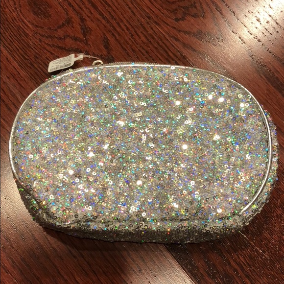 🚫DONATED🚫
 for $15💥 🆕 Dazzling makeup pouch - penguin - Picture 2 of 7